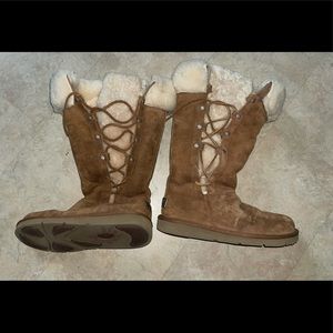 Gently used UGG Upside boots.